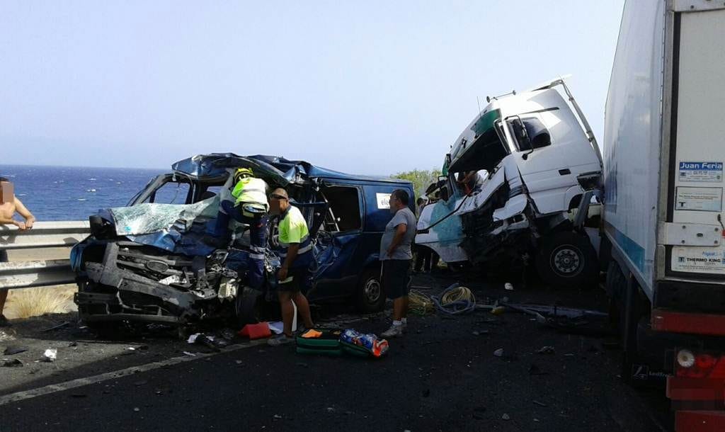 Двое погибших и один раненый во вчерашней страшной аварии на южном шоссе Тенерифе - iestafeta.com Двое погибших и один раненый во вчерашней страшной аварии на южном шоссе Тенерифе