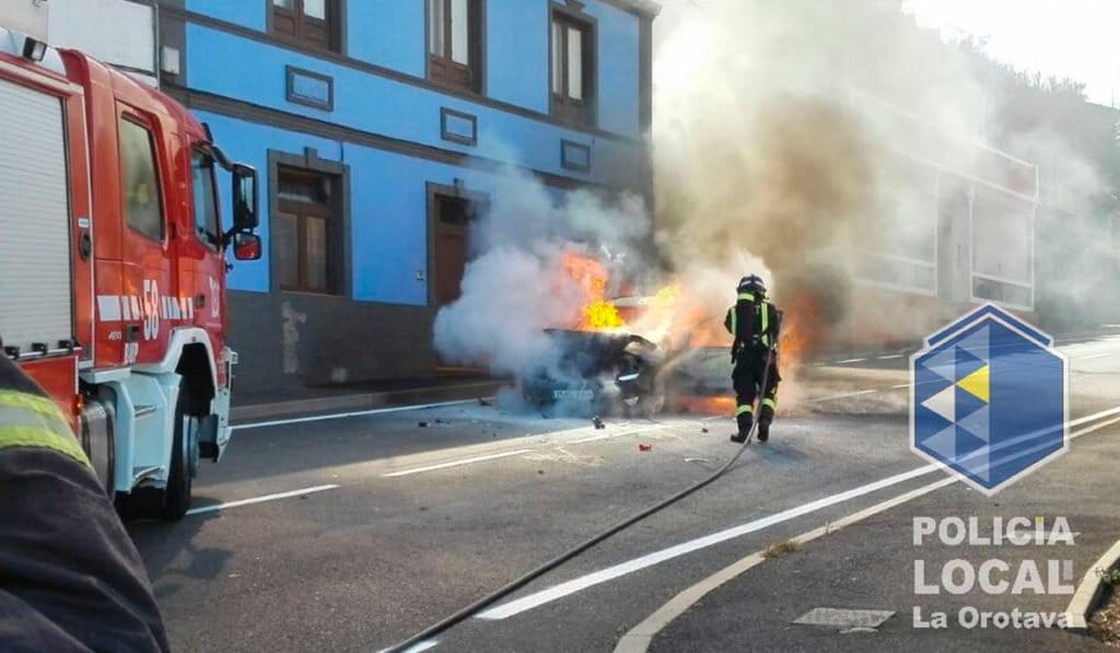 Ранена женщина после столкновения двух автомобилей, вызвавших пожар в La Orotava - iestafeta.com Ранена женщина после столкновения двух автомобилей, вызвавших пожар в La Orotava