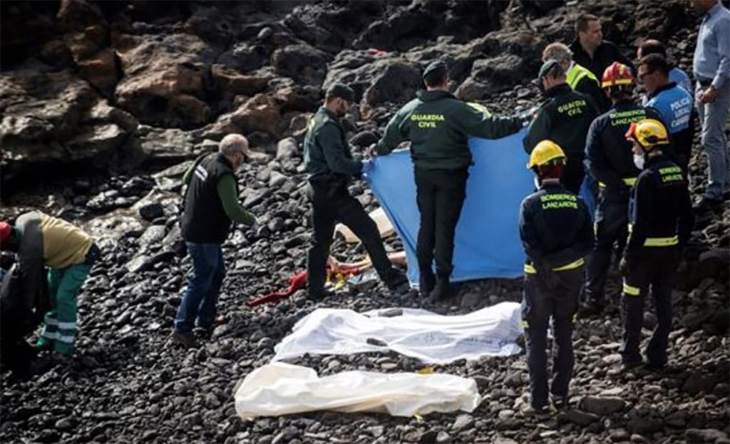 Как минимум семь молодых иммигрантов погибли в лодке возле острова Lanzarote
