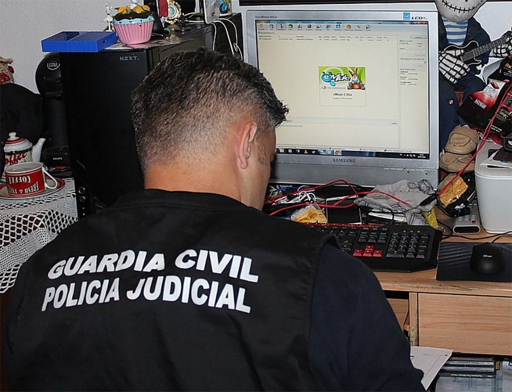 В San Miguel, Güímar и La Laguna агентами Гражданской гвардии обнаружены 8000 файлов для педофилов