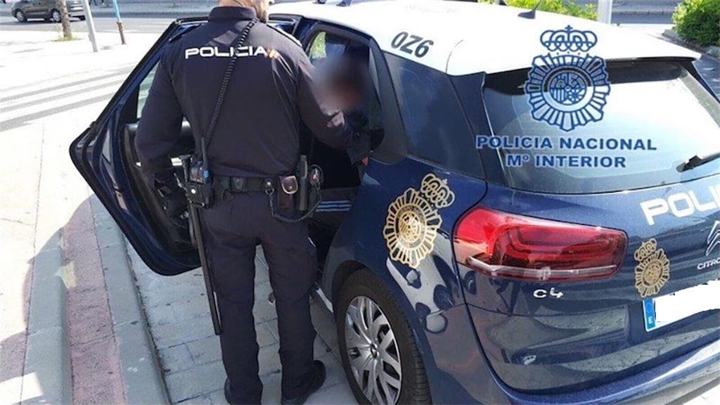 Арестовали насильника и грабителя британской старушки в Arona