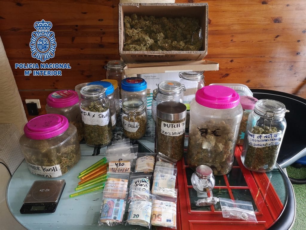 Трое арестованных за торговлю наркотиками через ассоциацию каннабиса на юге Тенерифе