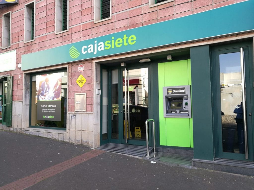 Ограбление под дулом пистолета в офисе Cajasiete в Tacoronte - iestafeta.com Ограбление под дулом пистолета в офисе Cajasiete в Tacoronte