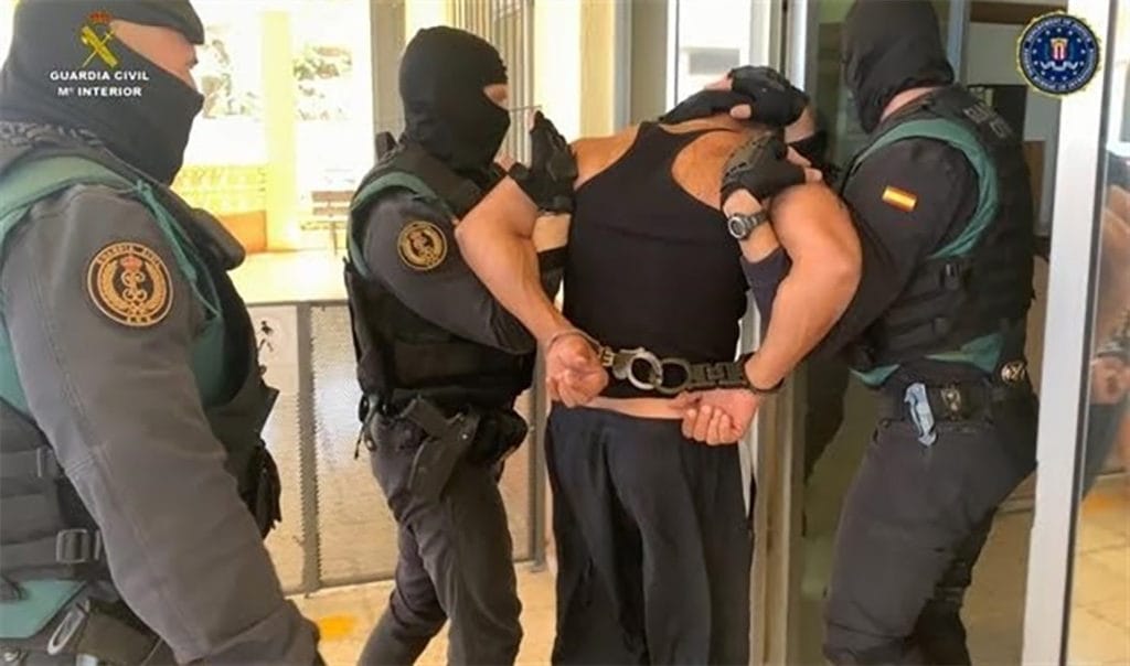 Искали беглеца в США - поймали на Тенерифе