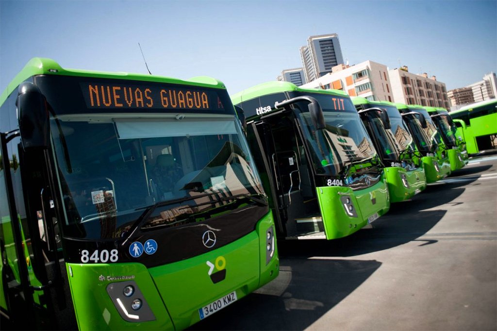 Автобусы на линии. Голландия автобусные полосы. Titsa Tenerife расписание автобусов.