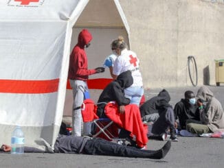 В социальных сетях призывают к бойкоту Красного Креста за помощь мигрантам