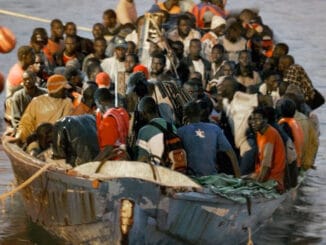 Канары: ничто не останавливает поток лодок с нелегальными мигрантами