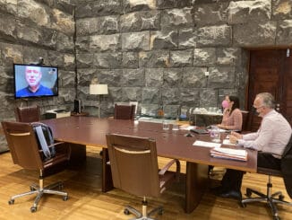 Тенерифе: туристы могут прилетать посмотреть на "местный цирк"