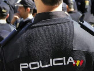 Adeje: мужчина побил полицейских за приказ одеть маску