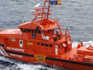 Кукловоды меняют тактику: больше женщин и детей в лодках с мигрантами