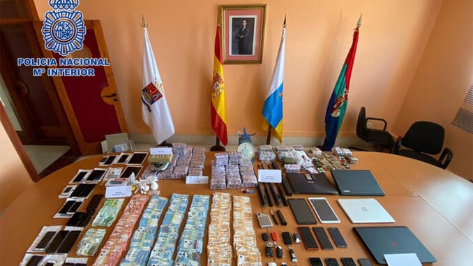 Тенерифе: возили мигрантов и наркотики, задержаны Тенерифе: возили мигрантов и наркотики, задержаны