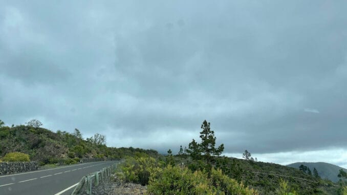 На выходные дни - обиженная погода: холодно, ветер, дожди