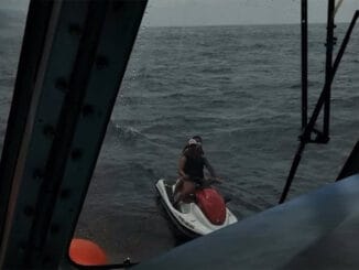 Тенерифе: "застряли" на гидроцикле, спасены после дрейфа