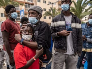 Мигрантам понравилось в отеле - не хотят переезжать во временный лагерь