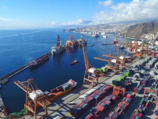 Мигранты плывут на Канары, мигранты бегут с Канар