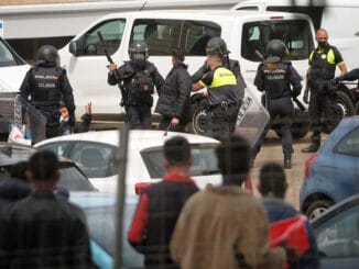 C каждым днём все веселее в лагере мигрантов на севере Тенерифе