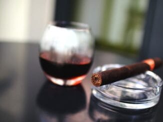 Курыть не куру, а румочку храпну! Минздрав запретит курение на террасах