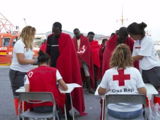 С Канар на полуостровов вывезли более 300 мигрантов с поддельными паспортами