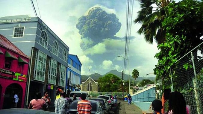 Вулкан Сан-Висенте послал "пламенный привет" канарскому брату - Тейде