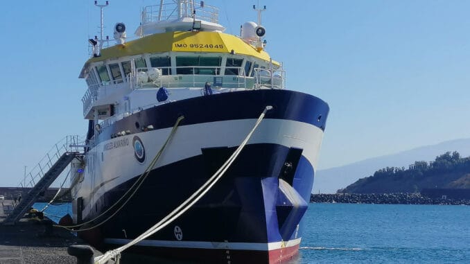 Надежда найти живыми потеряна? Девочек будут искать на дне океана Надежда найти живыми потеряна? Девочек будут искать на дне океана