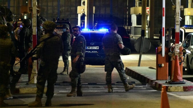 Будни мигрантов на Канарах в эти дни: грабежи, драки и нападения на жителей Будни мигрантов на Канарах в эти дни: грабежи, драки и нападения на жителей