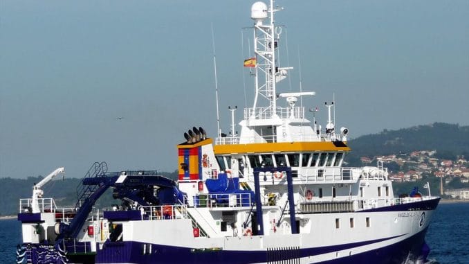 Судно Ángeles Alvariño продолжает поиски на дне океана Anna и Tomás Gimeno Судно Ángeles Alvariño продолжает поиски на дне океана Anna и Tomás Gimeno