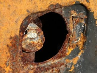 Бумажник канарцев всё худеет: поднимаются цены и на бензин