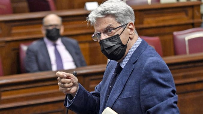 Канары отступают перед коронавирусом: почти 5000 положительных случаев за среду Канары отступают перед коронавирусом: почти 5000 положительных случаев за среду