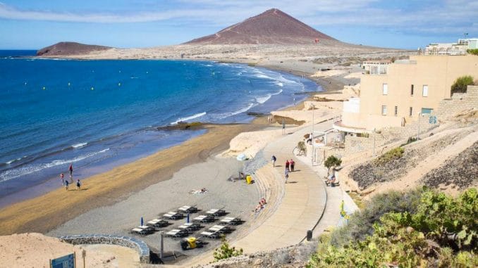 В El Médano снова запрещено купаться, обнаружено заражение бактериями