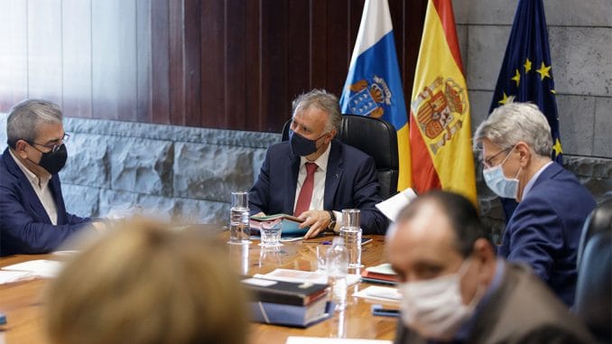 Правительство Канар придумало формулу, как обходить закон при вводе ограничений Правительство Канар придумало формулу, как обходить закон при вводе ограничений