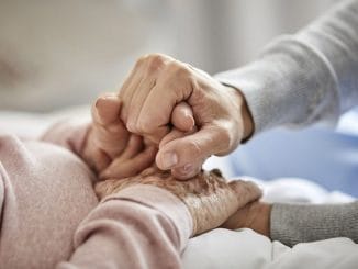 На Канарах только в этом году погибли почти 2000 человек в очереди на медобслуживание