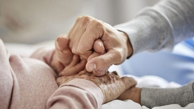 На Канарах только в этом году погибли почти 2000 человек в очереди на медобслуживание