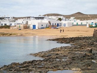 Из Африки продолжает прибывать не только калима. Лодки с нелегалами тоже