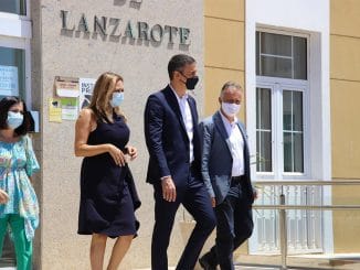 Канарцы шутят над президентом страны: приглашают его посетить мигрантов