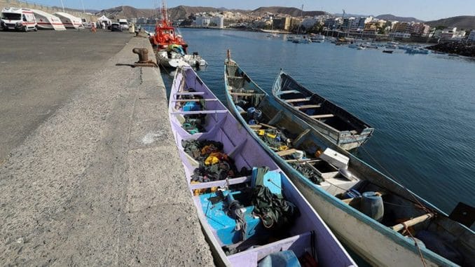 Мёртвых выбрасывали в океан - новая лодка с погибшими на пути к Канарам Мёртвых выбрасывали в океан - новая лодка с погибшими на пути к Канарам