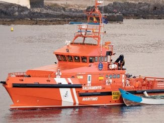 Промахнулись мимо Канар? Четверо погибших и 27 выживших в лодке возле El Hierro