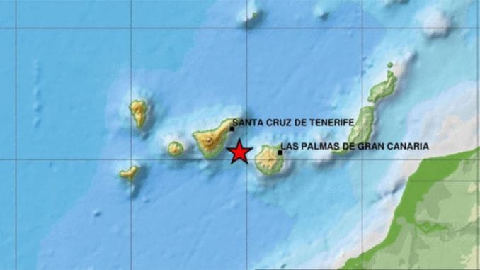 Вулкан Enmedio обиделся, что о нём начали забывать и напомнил канарцам о себе Вулкан Enmedio обиделся, что о нём начали забывать и напомнил канарцам о себе
