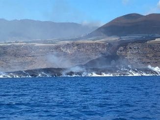Вулкан на острове La Palma сохраняет относительное спокойствие, беспокоит качество воздуха