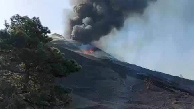 Вулкан на La Palma усиливает взрывную активность, учёные ждут новые жерла Вулкан на La Palma усиливает взрывную активность, учёные ждут новые жерла