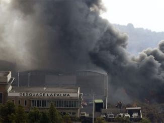 Три тысячи человек закрыли по домам на острове La Palma - виноват не только вулкан