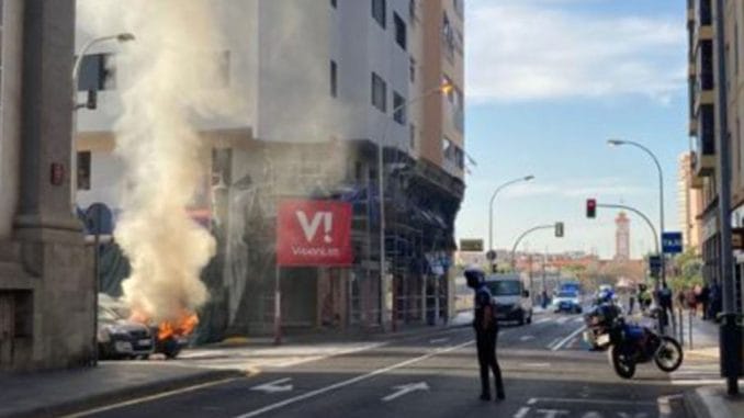 На севере острова Тенерифе сегодня горели легковые автомобили