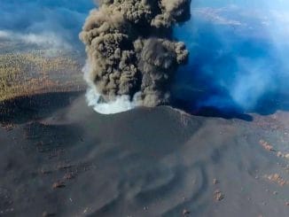 Не забудем о вулкане на острове La Palma - он пока что не собирается успокаиваться
