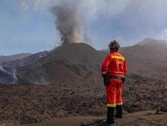 Вулкан на острове La Palma сегодня: сильные взрывы внутри и много пепла наружу