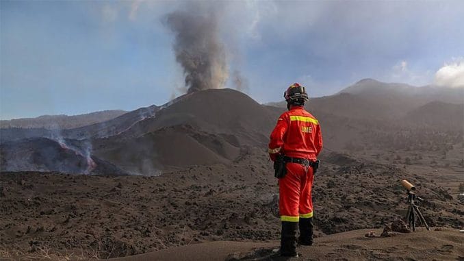 Вулкан на острове La Palma сегодня: сильные взрывы внутри и много пепла наружу Вулкан на острове La Palma сегодня: сильные взрывы внутри и много пепла наружу
