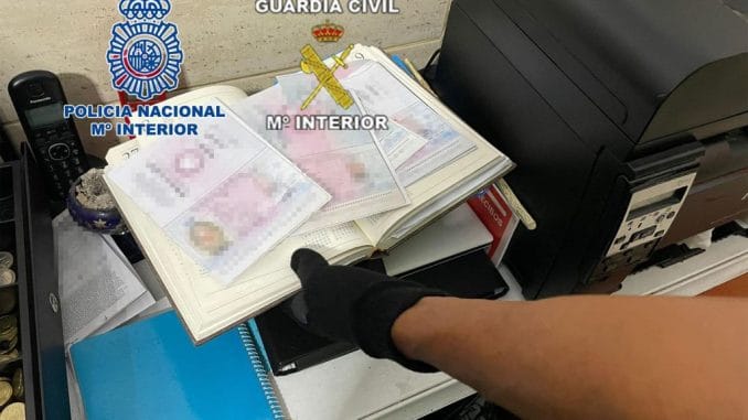 На Тенерифе арестованы преступники, переправлявшие мигрантов на полуостров На Тенерифе арестованы преступники, переправлявшие мигрантов на полуостров