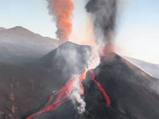 Вулкан Cumbre Vieja на La Palma проснулся и извергает лаву с новой силой