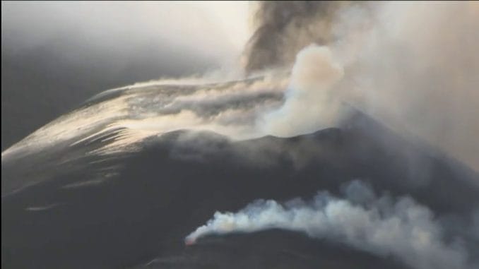 La Palma: шестая неделя извержения вулкана, активность не уменьшается La Palma: шестая неделя извержения вулкана, активность не уменьшается