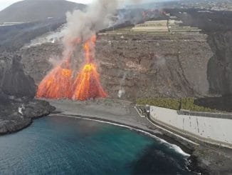 Вулкан на La Palma: новый язык достиг океана, остров снова потрясывает
