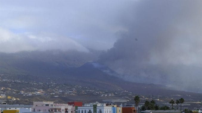 Вулкан на острове La Palma отдохнул и вновь напомнил о себе островитянам