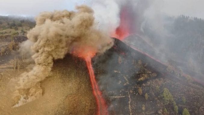 Вулкан на La Palma: новый лавовый поток подходит к церкви в La Laguna